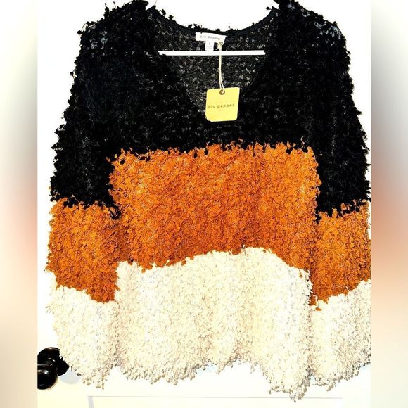 BOUTIQUE WOMENS SWEATER NEW - Picture 1 of 5